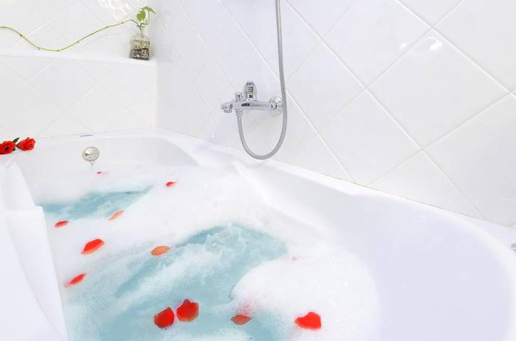 Hôtel pour 2 personnes, avec Terrasse et Jacuzzi ainsi que Jardin et Vue à Castro-Urdiales - 2