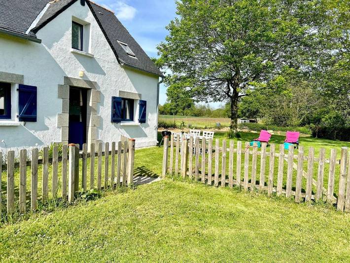 Location de vacances pour 5 personnes, avec terrasse et jardin à Locunolé - 2