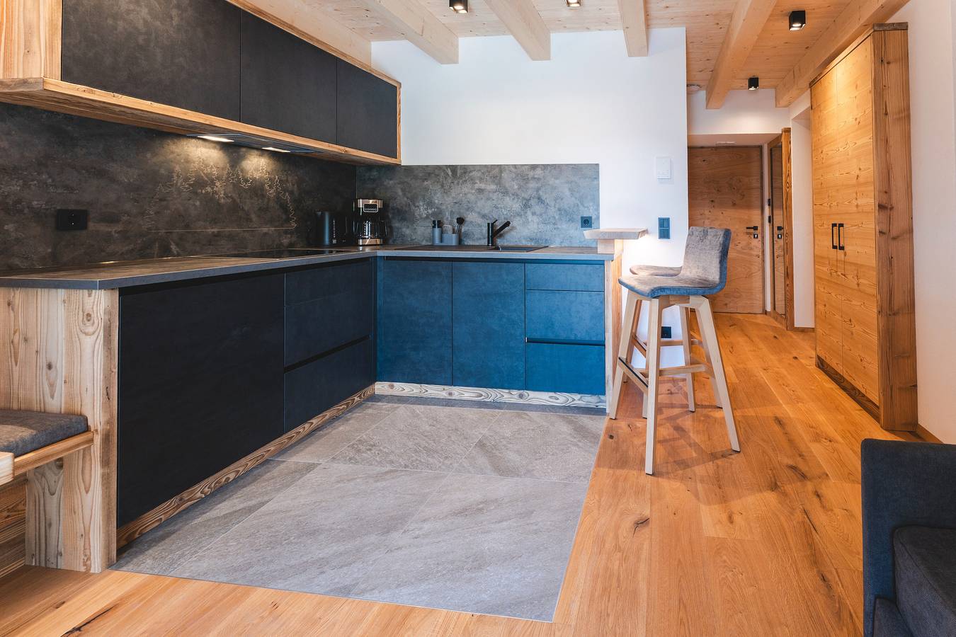 Ganze Wohnung, Ferienwohnung 'Wald' mit Bergblick, privater Terrasse und Wi-Fi in Sexten, Südtirol