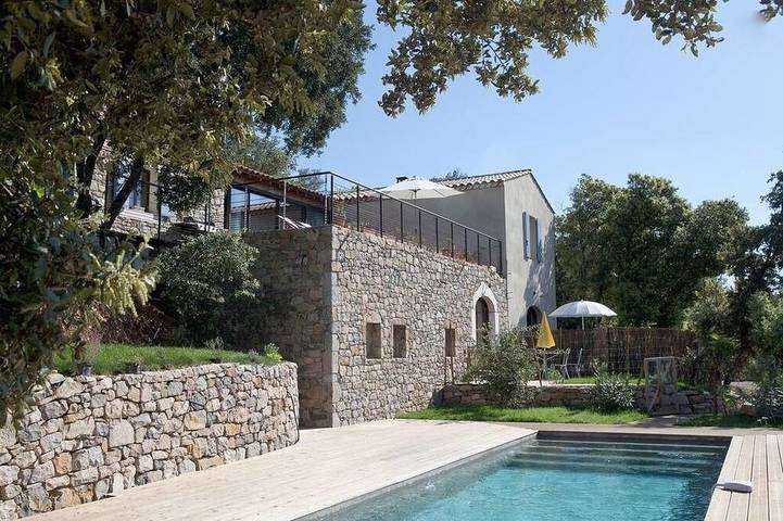 Maison de vacances pour 15 personnes, avec jardin ainsi que terrasse et piscine