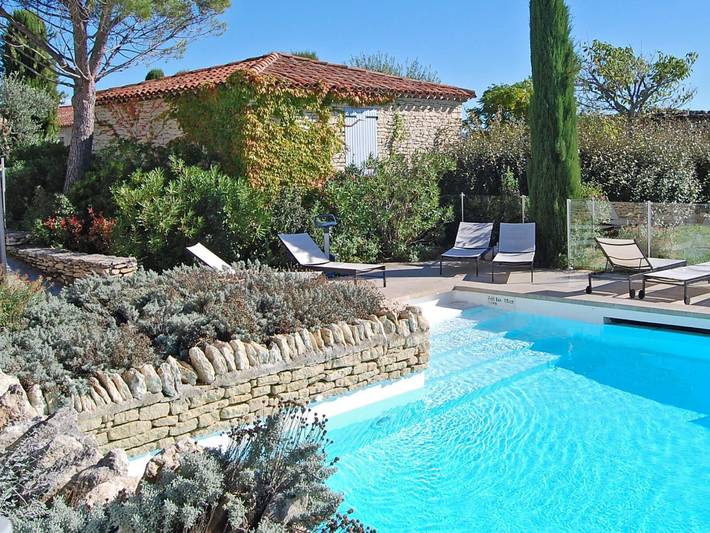 Gîte pour 4 personnes, avec terrasse et piscine dans Village de Gordes - 2