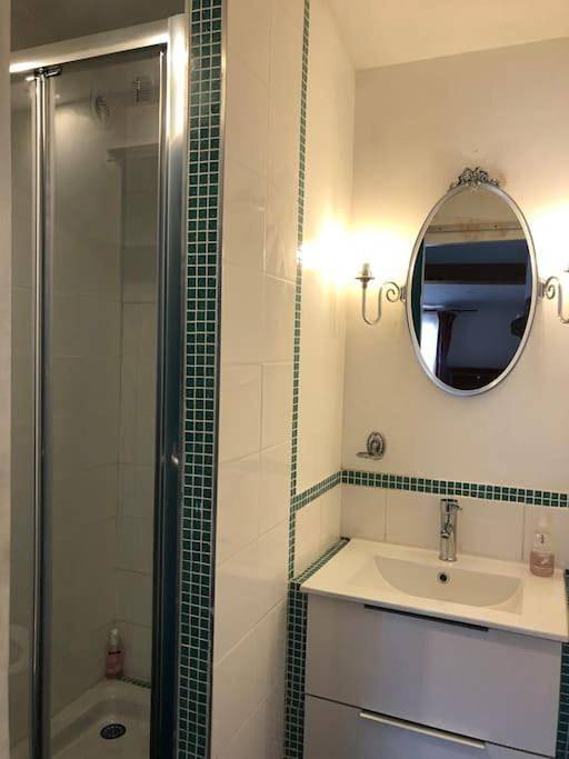Appartement entier, One-Bedroom Apartment in Apt, Parc naturel régional du Luberon