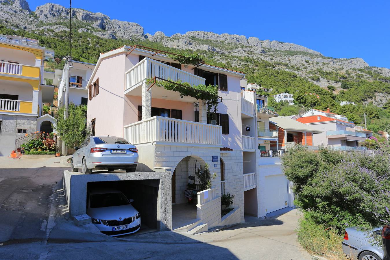 Ganze Wohnung, 2-Zimmer-Ferienwohnung mit Terrasse und Meerblick Pisak, Omis A-7521-a in Pisak, Omis-Riviera