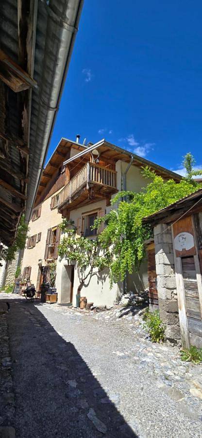 Location de vacances pour 2 personnes, avec vue et jardin à Eygliers - 4