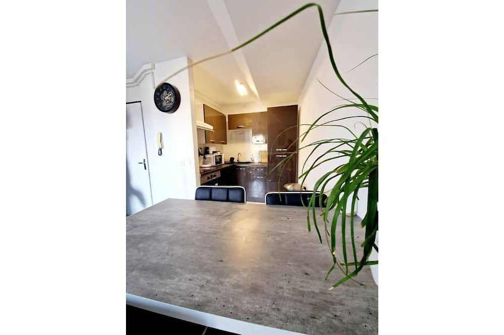 Entire apartment, Pleasant F2 Downtown in Valence, Valence region