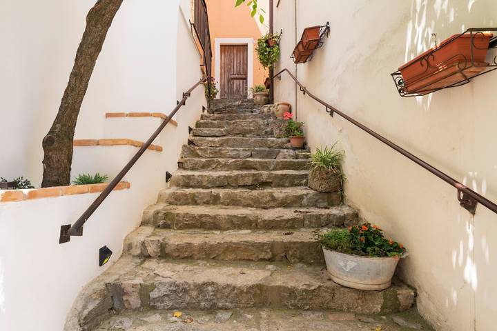 Entire apartment, Apartment 'Filo Azzurro 1' with Wi-Fi and Air Conditioning in Ulassai, Barbagia