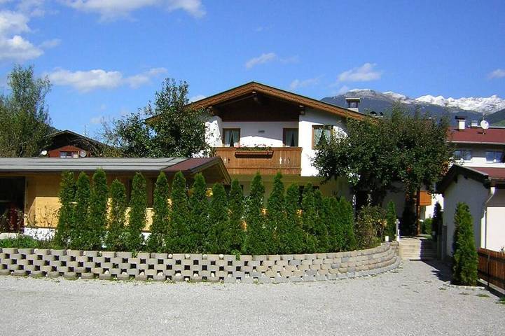 Ganze Wohnung, Unser Haus  5 Minuten vom Ortszentrum entfernt ,Ruhig gelegen mit großen Balkon in Tuxer Alpen, Aschau im Zillertal