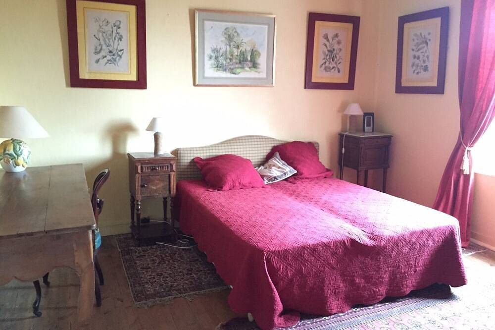 Large charming owner's house with garden, near town, port and beach in Port Tudy, Groix
