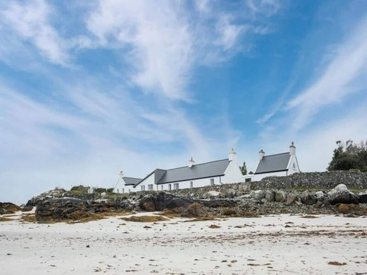 Holiday Rental for 16 People in Bunowen Electoral Division, Ballyconneely