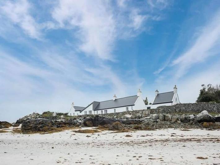 Holiday rental for 16 people, with garden, child-friendly in Ballyconneely