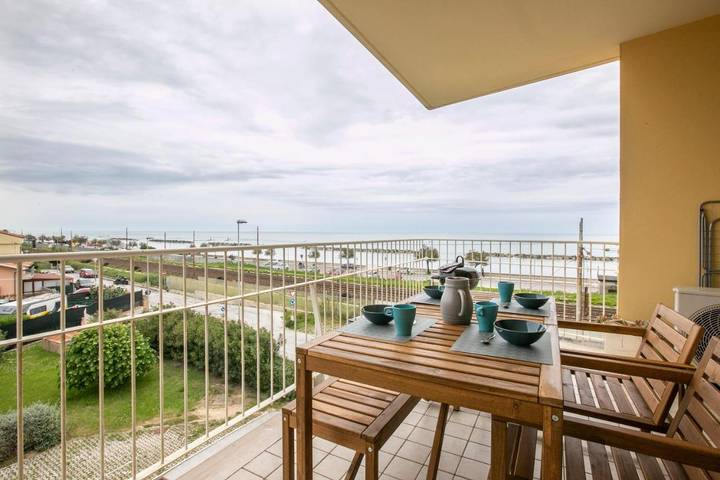 Appartamento per 5 persone, con terrazza e panorama in Montemarciano