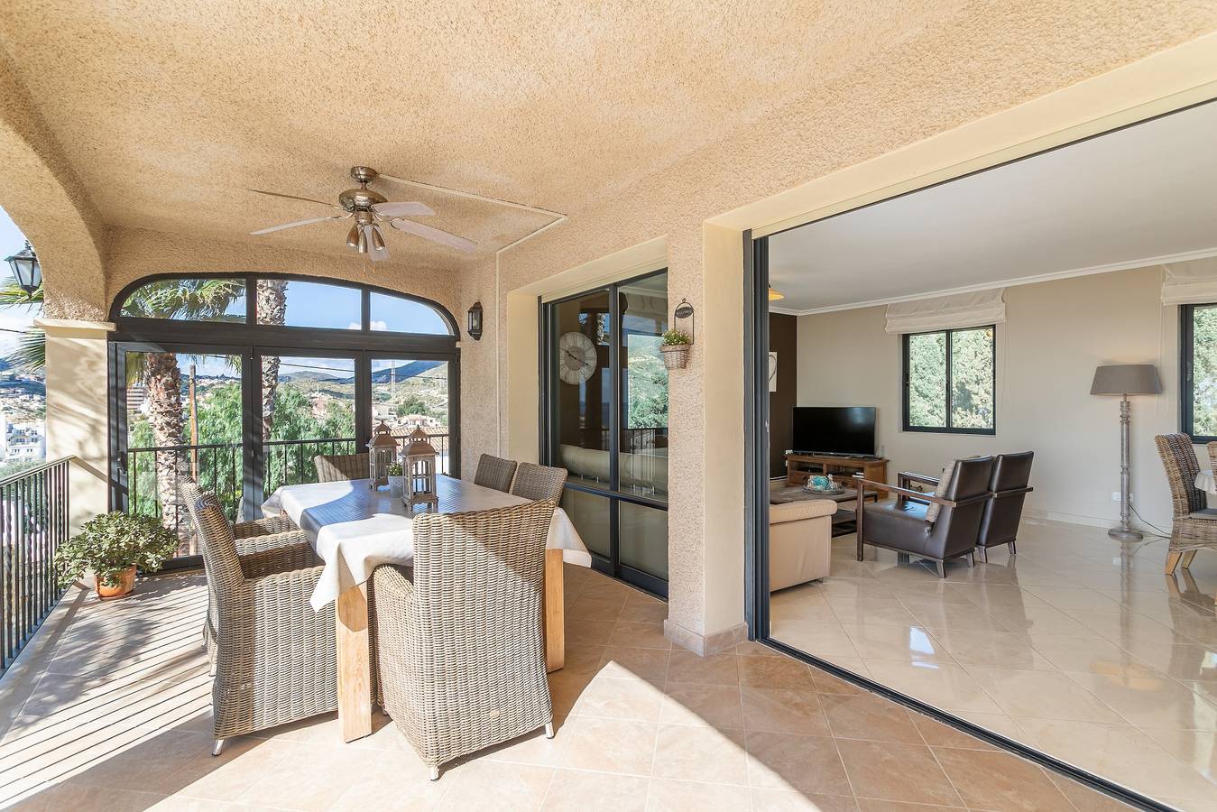 Charming Villa Mara with Great Sea View, Pool & Wi-Fi in Venta Lanuza, el Campello