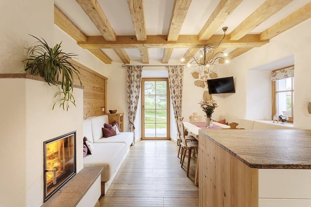 Appartement entier, Centrally located, family-friendly apartment in the middle of the Dolomites in St. Ulrich in Gröden, Dolomiti Superski