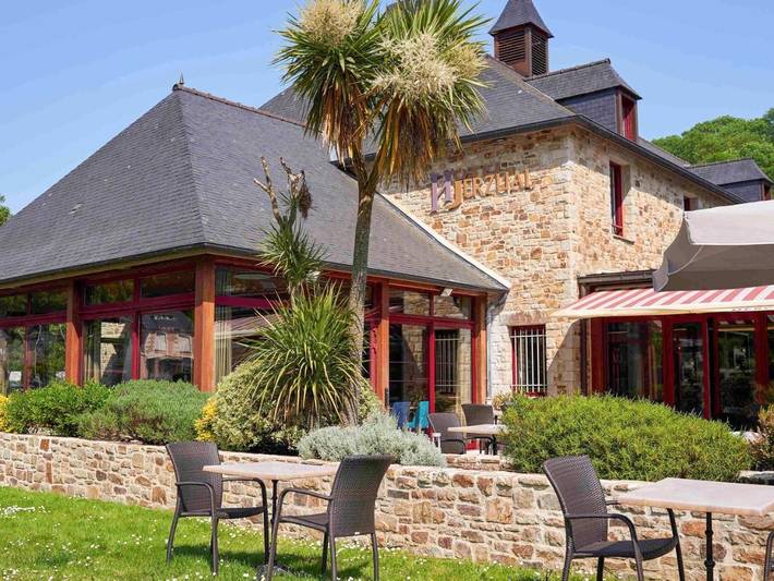 Hôtel pour 2 personnes, avec jacuzzi ainsi que piscine et terrasse - 1