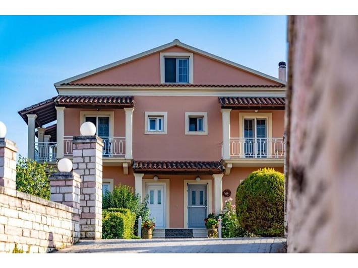 Appartement entier, Appartement "Villa Logas" près de la plage avec jardin et Wi-Fi in Peroulades, Corfou