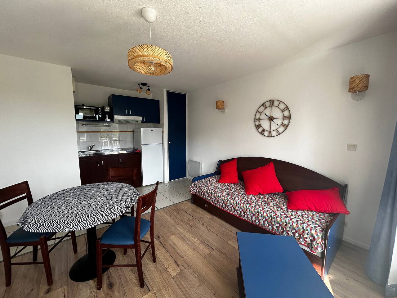 Ganze Wohnung, Charmantes T2 mit Wifi, 200m von den Thermen entfernt in La Roche-Posay, Vienne