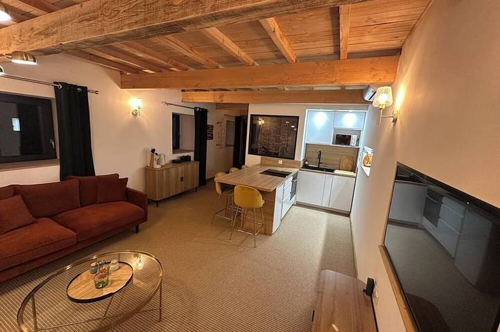Location de vacances pour 2 personnes, avec sauna ainsi que jardin et jacuzzi à Saint-Étienne-de-Fontbellon - 2