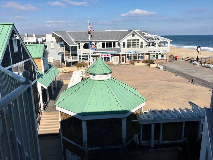 Vacation rental for 8 people, with pool and balcony in Bethany Beach