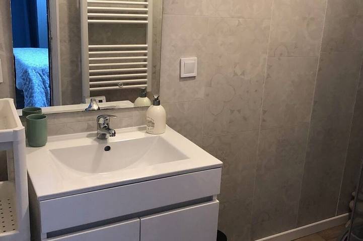 Grange bretonne rénovée - 7 pers - 2 chambres. Port a 200m in Ploudalmézeau, Région de Brest