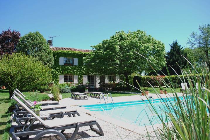 Gîte pour 10 personnes, avec piscine à Teillet