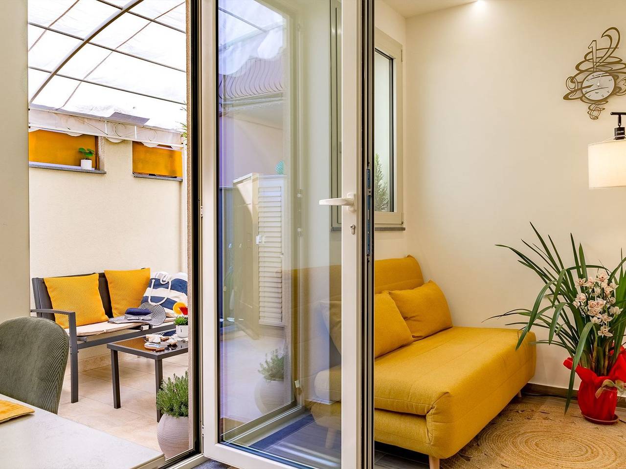 Ganze Wohnung, Das Haus der Provokation in Torre Archirafi, Riposto