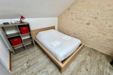 Gîte pour 2 personnes, avec jardin à Lussac-les-Châteaux