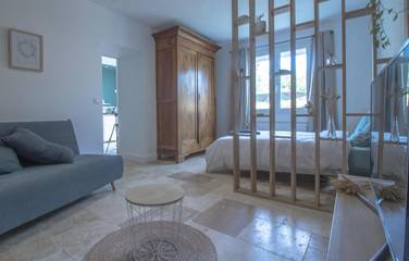 Gîte pour 4 personnes, avec jardin à Néac