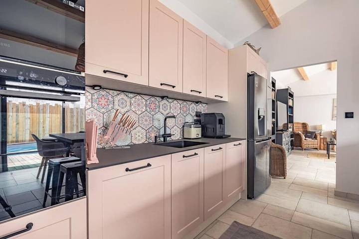 Location de vacances pour 6 personnes, avec terrasse ainsi que piscine et jardin à Marsilly - 4