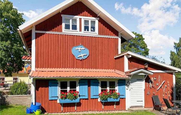 Hel semesterlägenhet, Lägenhet för 4 Personer med trädgård in Vänern