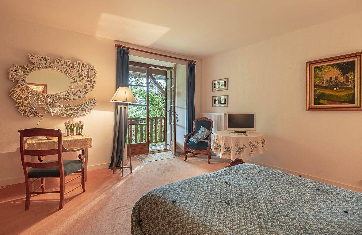 Pour une étape hors du temps : le Monthury - Chambre blanche + jaune in Les Nans, Jura