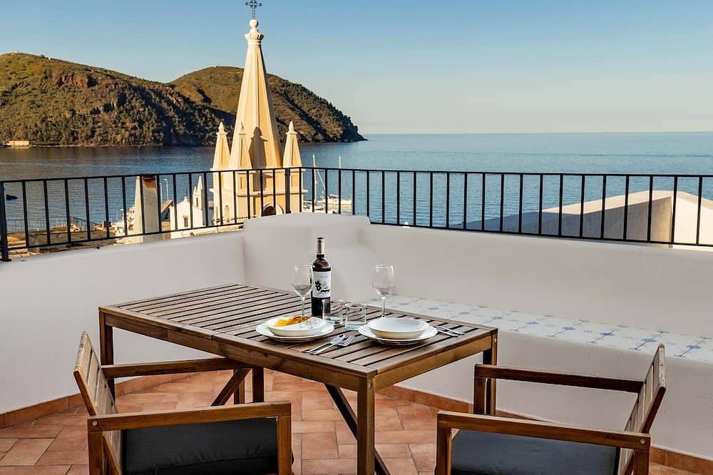 Pietra Menalda - Apartment with sea-view terrace in Francés: Lipari (ville), Lipari