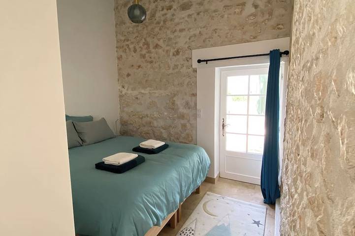 Location de vacances pour 4 personnes, avec jardin ainsi que piscine et terrasse à Saint-Just-Luzac - 2