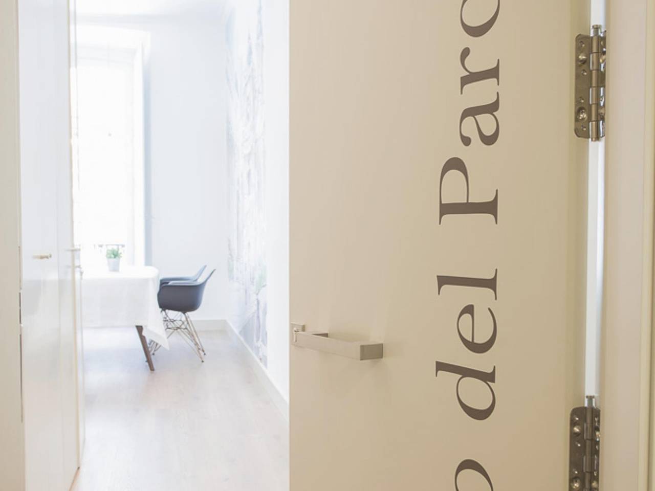 Apartamento vacacional entero, Del Parque Flats Santos - Paseo del Parque in Malaga Centro Historico, Málaga