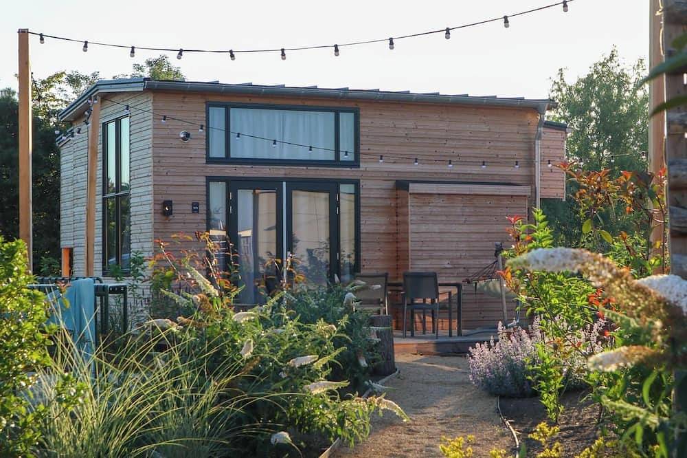 Tiny House with 2 bedrooms and terrace in IJssel