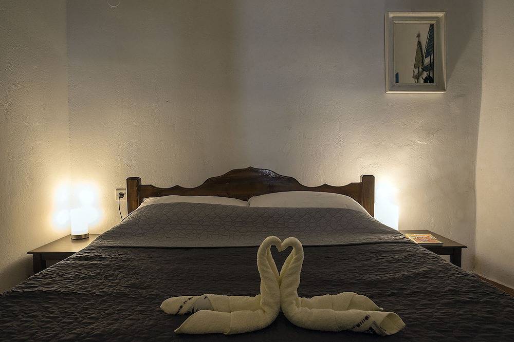 The Hidden House, casa tradicional para 6-8 personas. in Emporio, Santorini