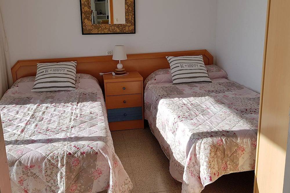 Apartamento entero, Calella  (Ático  soleado con terraza) in Calella, Costa del Maresme