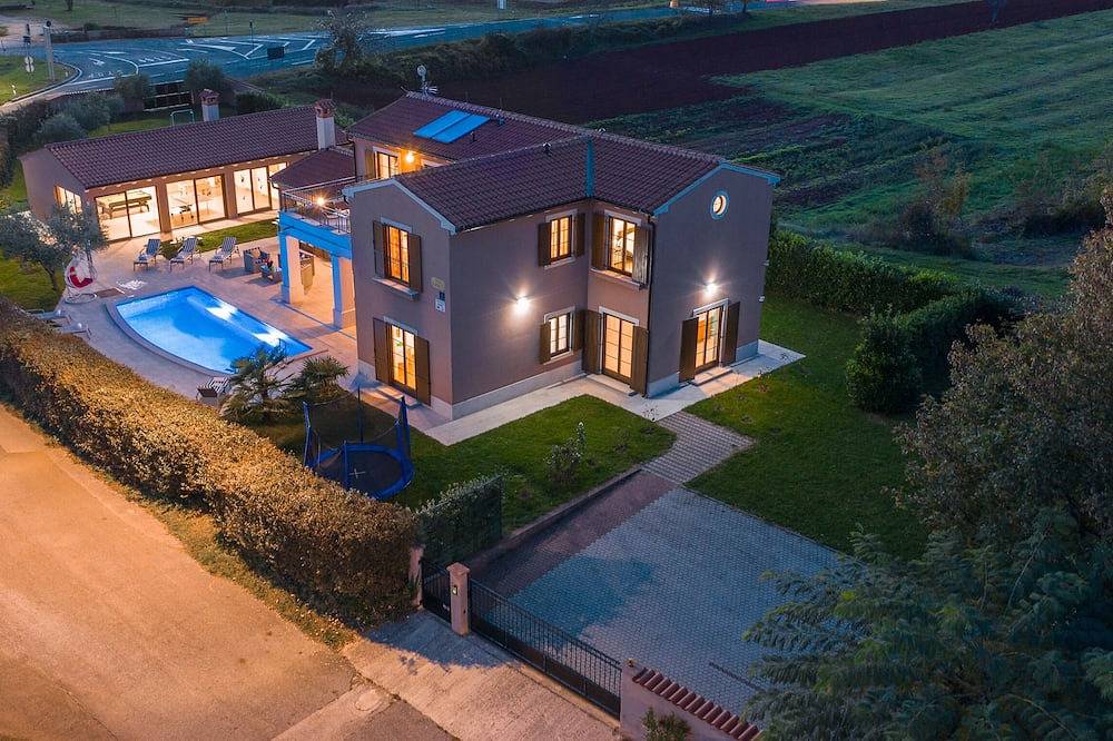 5-sterren villa, prachtig uitzicht, 50m2 zwembad, 1000 m2 land in Barban, Zuidkust Istrië