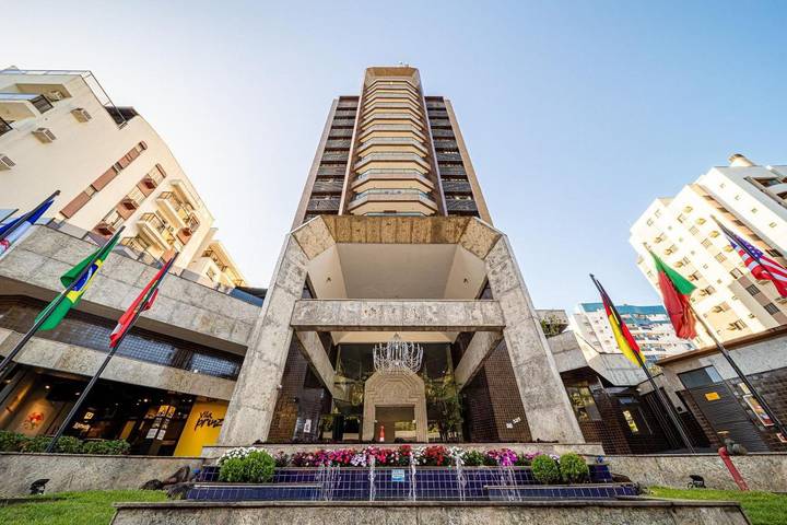 Casas e apartamentos de temporada para 2 pessoas, com jardim e piscina em Joinville 