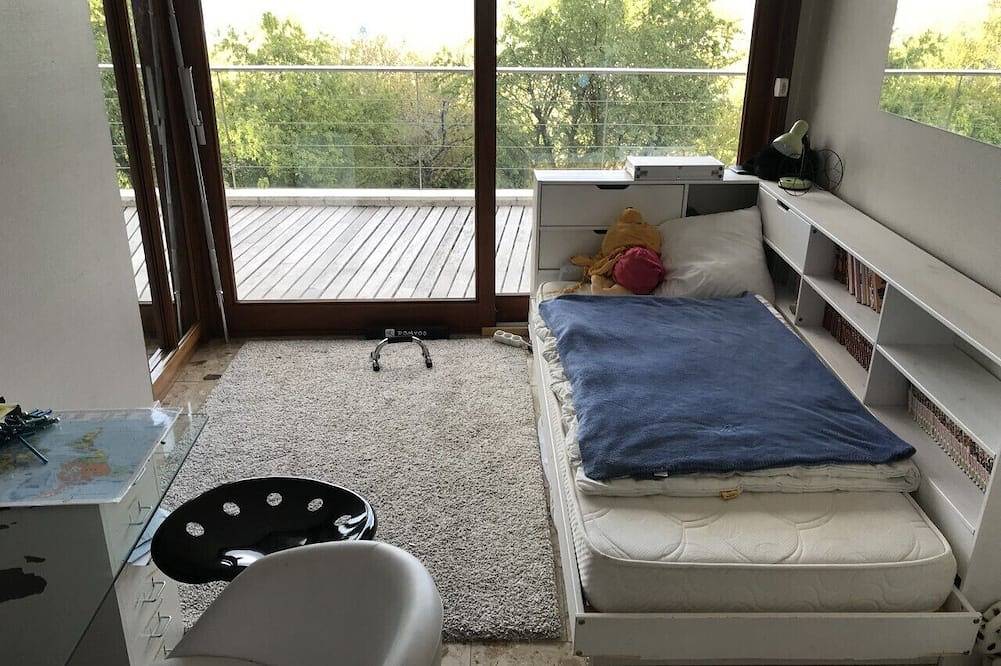 Maison de vacances, 5 chambres, piscine, jardin paysagé in Durtol, Parc naturel régional des Volcans d'Auvergne