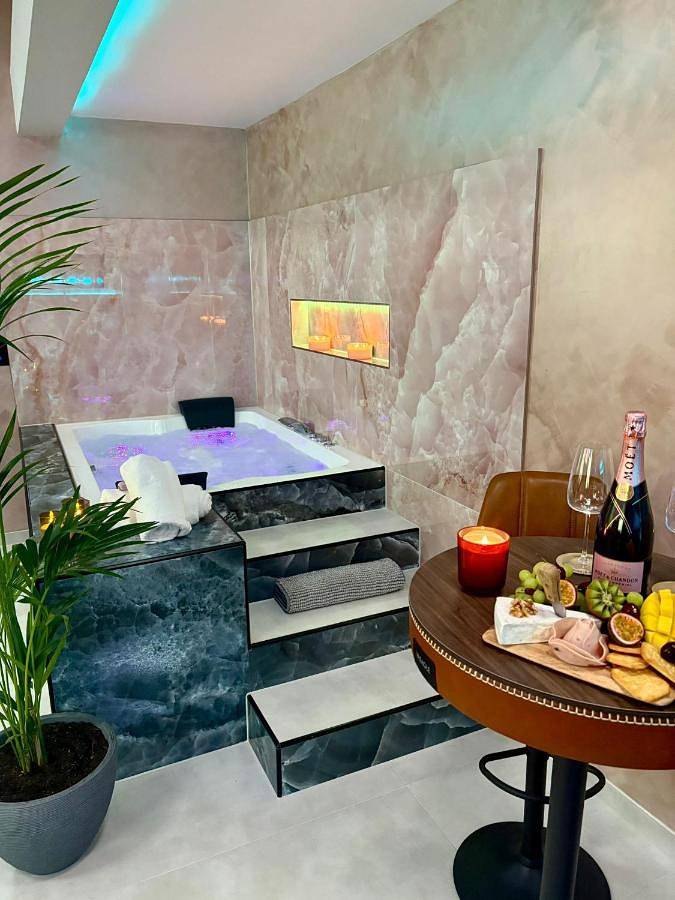Ferienwohnung für 2 Personen, mit Whirlpool und Sauna in Herne