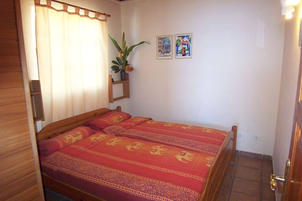 Bungalow mit 3 Schlafzimmer, 2 Bäder, Balkon und Terrasse. Meerblick in Tazacorte, La Palma South