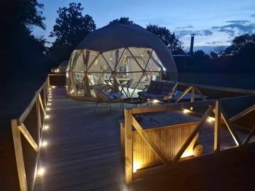 Tente pour 2 personnes, avec jacuzzi et jardin dans l' Ain