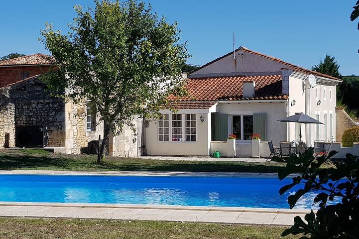 Gîte pour 6 personnes, avec jardin à Saint-Georges-des-Agoûts