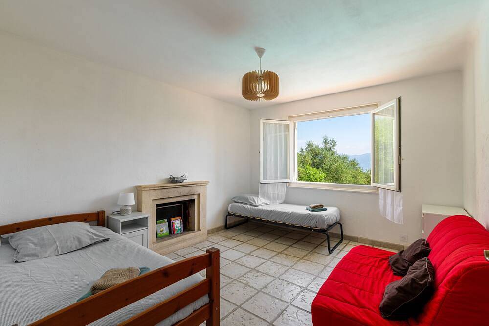 Villa Les Oliviers – Pool & garden for families in La Gaude, Cannes region