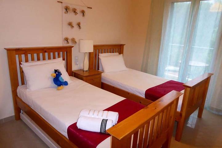 Villa de lujo 4 dormitorios 4 baños para 10 personas, paseo a la playa in Cefalonia