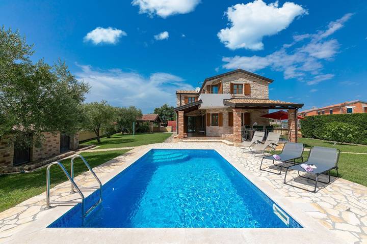 Ferienhaus für 8 Personen, mit Garten und Terrasse sowie Pool, mit Haustier in Porec und Umgebung