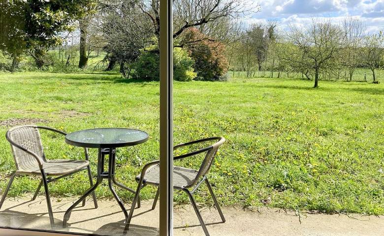 Gîte pour 2 personnes, avec terrasse ainsi que vue et jardin à Noyal-Muzillac - 3