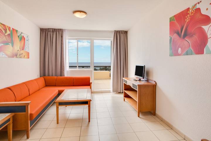 Entire apartment, Apartment On the Beach with Pool, Terrace, Balcony, Fantastic Views & Wi-Fi in Solana Matorral, Pájara