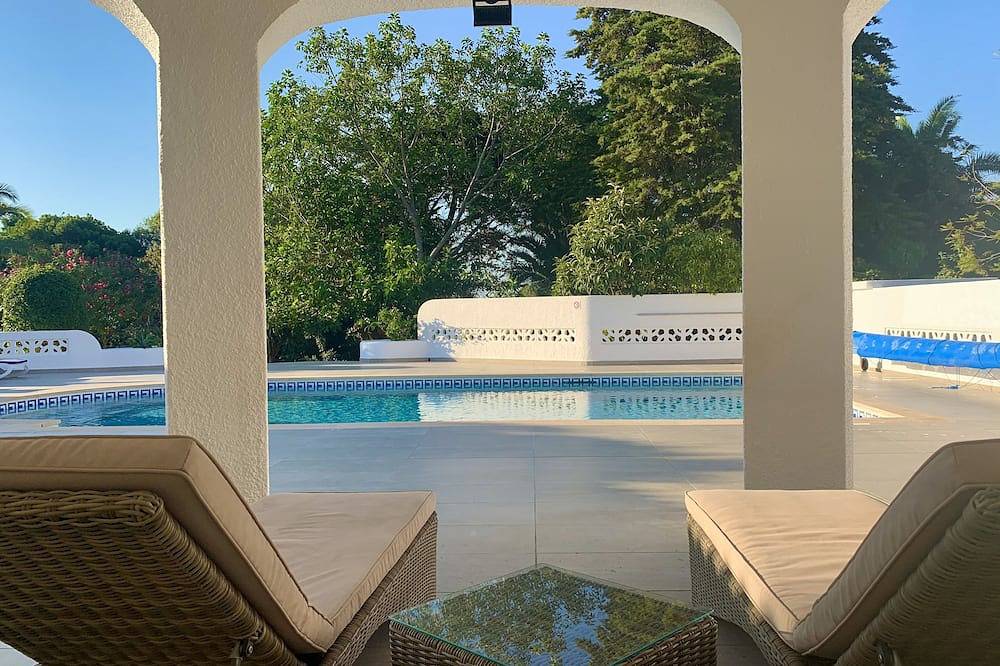 Vila Margarida. Luxury  5 bedroom villa own pool and tennis in Praia da Luz, Faro District