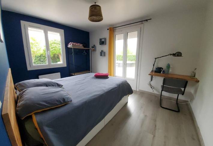 Chambre d’hôte pour 3 personnes, avec Terrasse et Jardin ainsi que Piscine et Vue